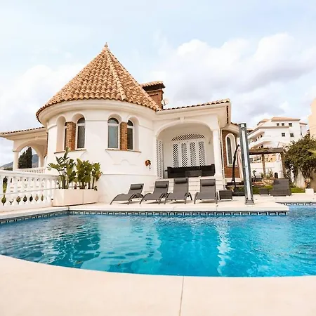 W Private Pool, Bbq And Your Own Pool Table Fuengirola