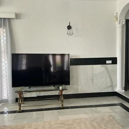 W Private Pool, Bbq And Your Own Pool Table Villa